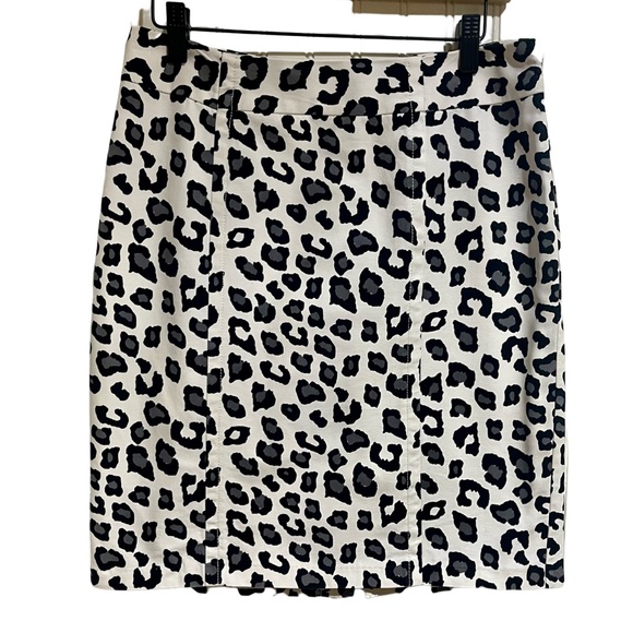 Merona Dresses & Skirts - Merona White Black Gray Leopard Print Pencil skirt size 4